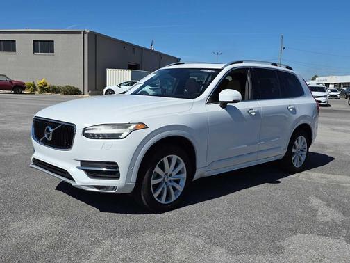 2016 Volvo XC90 T6 Momentum