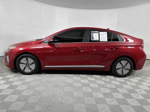 2022 Hyundai IONIQ Hybrid SE