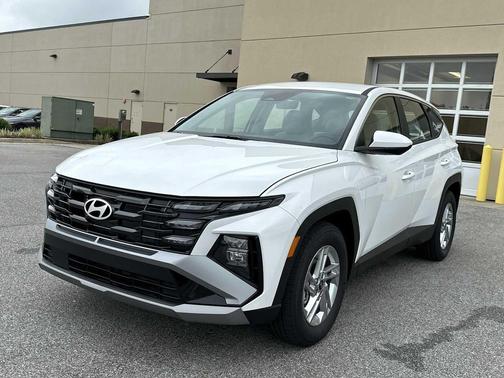 Serenity White Pearl 2026 Hyundai TUCSON SE
