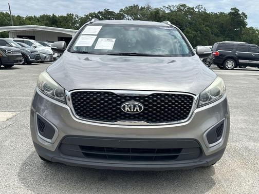 Titanium Silver 2017 Kia Sorento LX