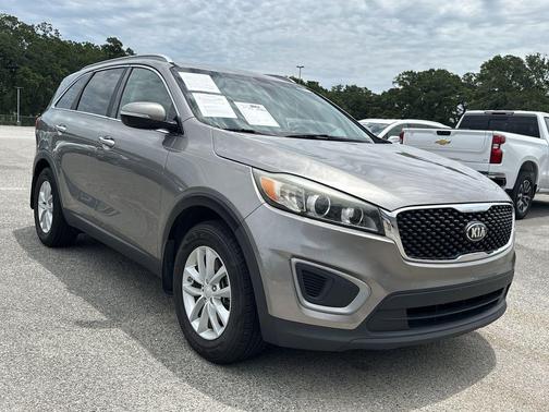 Titanium Silver 2017 Kia Sorento LX