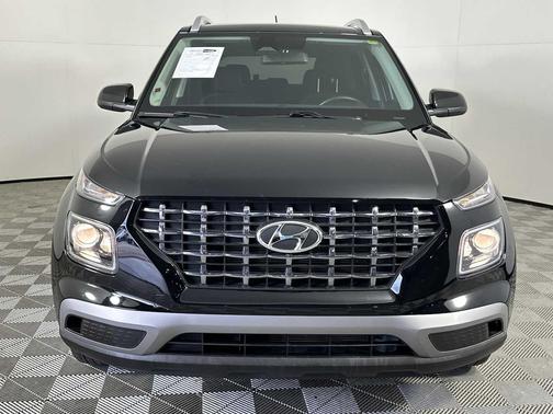 Onyx Black 2024 Hyundai VENUE SEL