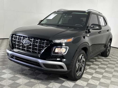 Onyx Black 2024 Hyundai VENUE SEL