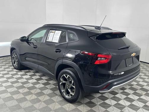 Mosaic Black Metallic 2024 Chevrolet Trax LT