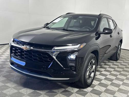 Mosaic Black Metallic 2024 Chevrolet Trax LT