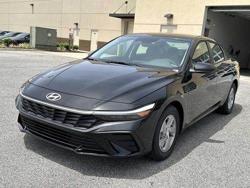Abyss Black 2026 Hyundai ELANTRA SE