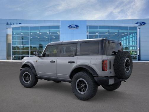 Oxford White 2026 Ford Bronco Badlands