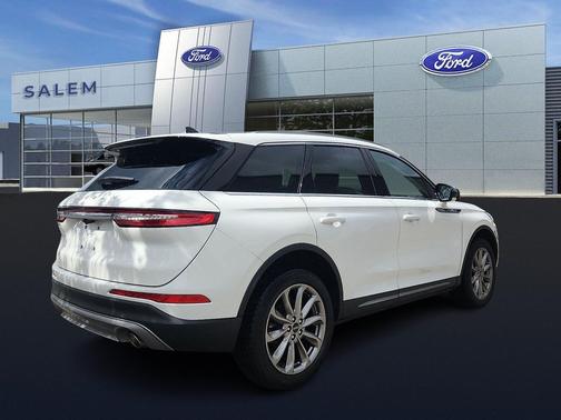 White Metallic 2022 Lincoln Corsair Standard