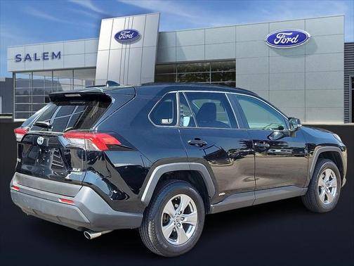 2022 Toyota RAV4 Hybrid XLE