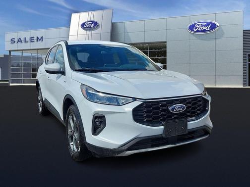 Silver Metallic 2025 Ford Escape ST-Line Select