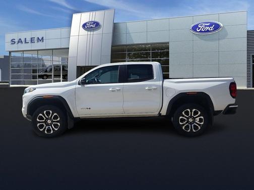 Summit White 2024 GMC Canyon AT4