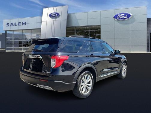 Black Metallic 2022 Ford Explorer XLT