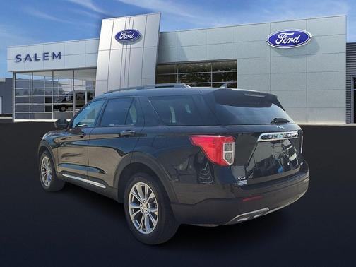 Black Metallic 2022 Ford Explorer XLT