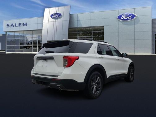 White Metallic 2023 Ford Explorer XLT