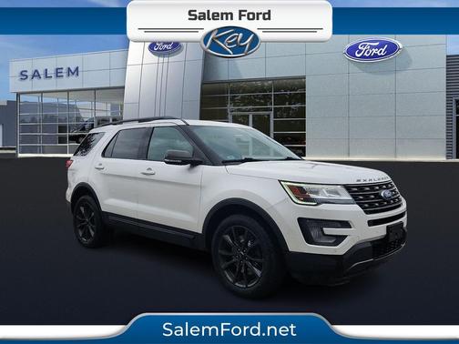 White Platinum Clearcoat Metallic 2017 Ford Explorer XLT