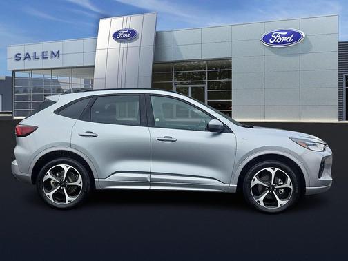 Silver Metallic 2023 Ford Escape ST-Line Select