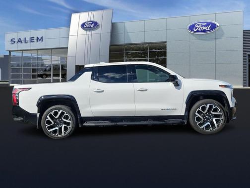 Summit White 2024 Chevrolet Silverado EV First-Edition RST 4WD