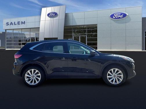 Agate Black Metallic 2022 Ford Escape Titanium