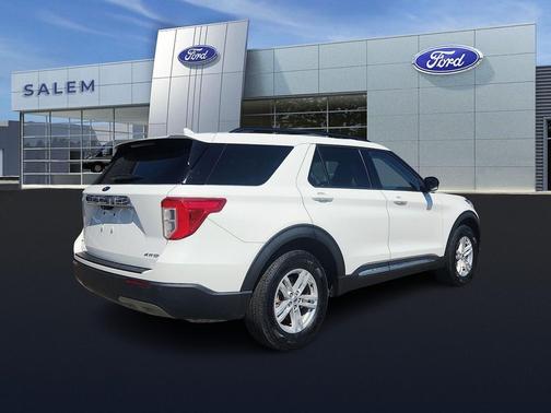 White Metallic 2022 Ford Explorer XLT