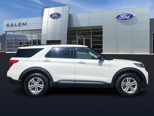 White Metallic 2022 Ford Explorer XLT