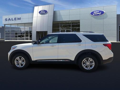 White Metallic 2022 Ford Explorer XLT
