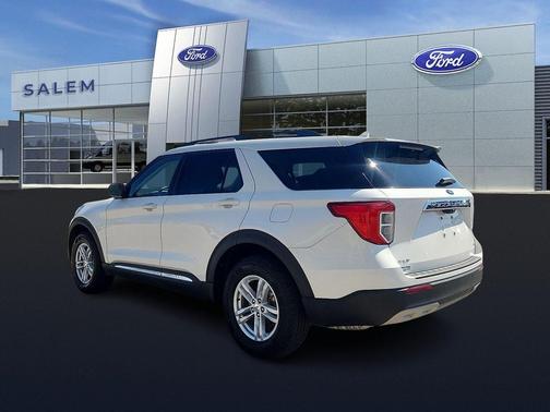 White Metallic 2022 Ford Explorer XLT