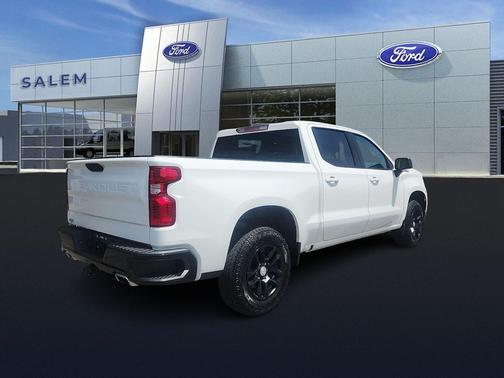 Summit White 2022 Chevrolet Silverado 1500 LT