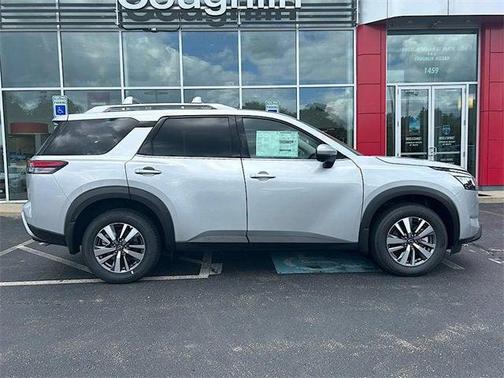 2025 Nissan Pathfinder SL 4WD