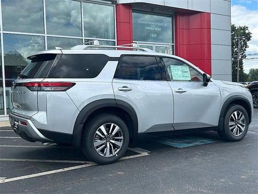 2025 Nissan Pathfinder SL 4WD