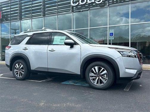 2025 Nissan Pathfinder SL 4WD