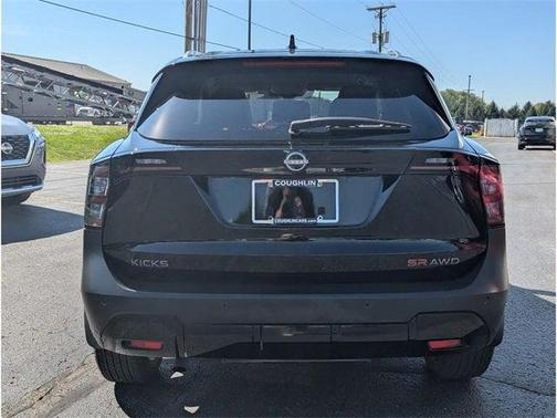 2025 Nissan Kicks SR