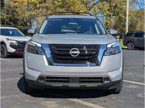 2025 Nissan Pathfinder SV 4WD