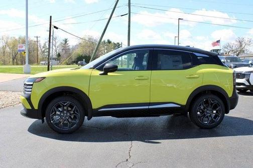 2025 Nissan Kicks SR