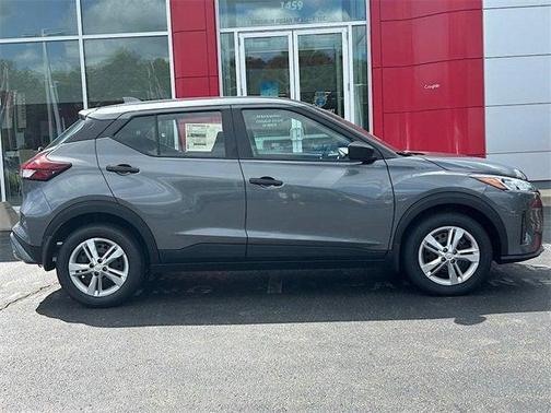 2025 Nissan Kicks S