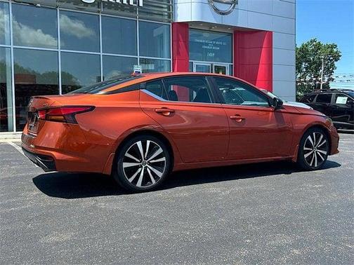 2021 Nissan Altima SR FWD