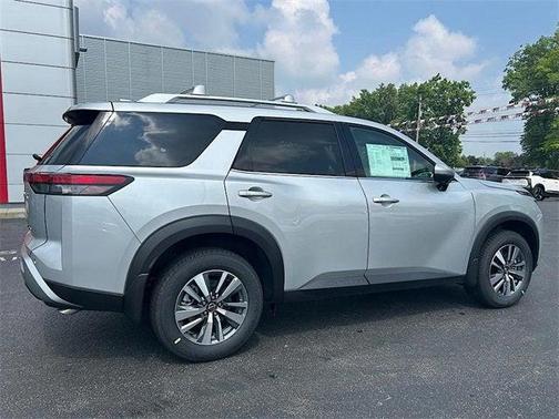 2025 Nissan Pathfinder SL 4WD