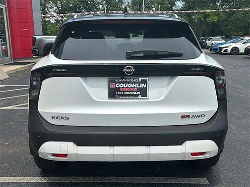 2025 Nissan Kicks SR