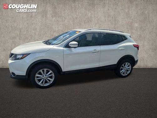 Pearl White 2018 Nissan Rogue Sport SV
