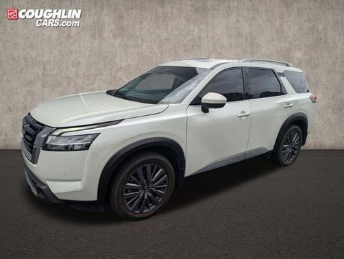Pearl White Tricoat 2023 Nissan Pathfinder SL 4WD