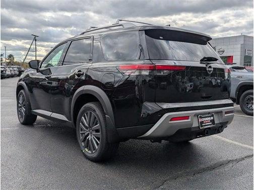 2025 Nissan Pathfinder SL 4WD