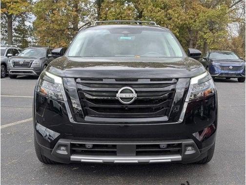 2025 Nissan Pathfinder SL 4WD