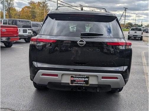 2025 Nissan Pathfinder SL 4WD