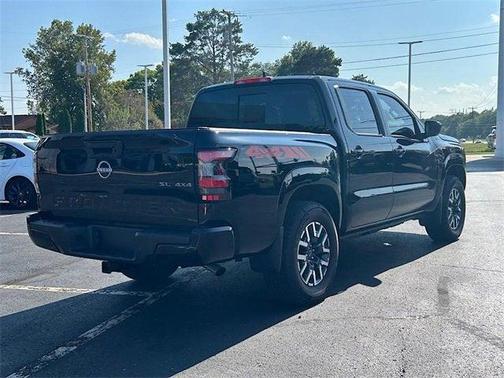 2024 Nissan Frontier SL