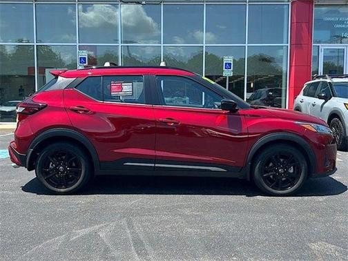 2022 Nissan Kicks SR