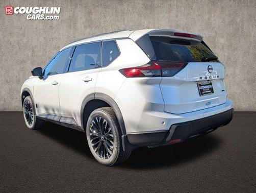 Everest White Pearl Tricoat 2027 Nissan Rogue Dark Armor