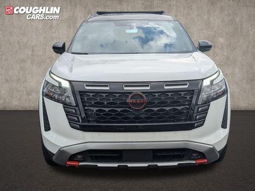 Everest White Pearl/Black 2026 Nissan Pathfinder Rock Creek