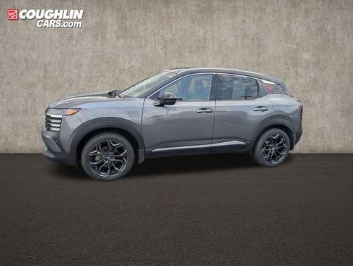 Gun Metallic/Super Black 2025 Nissan Kicks SR