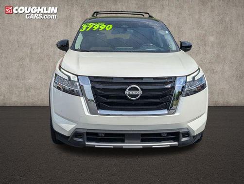 Pearl White Tricoat/Super Black 2023 Nissan Pathfinder Platinum 4WD