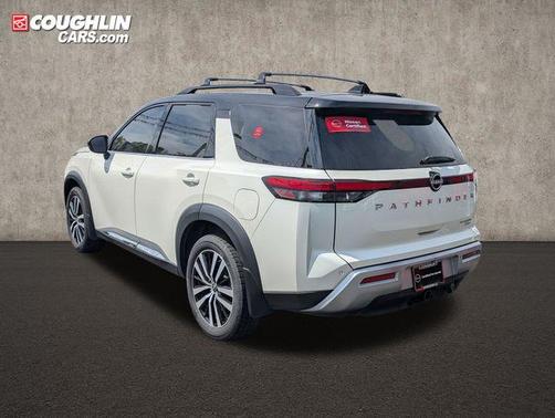 Pearl White Tricoat/Super Black 2023 Nissan Pathfinder Platinum 4WD