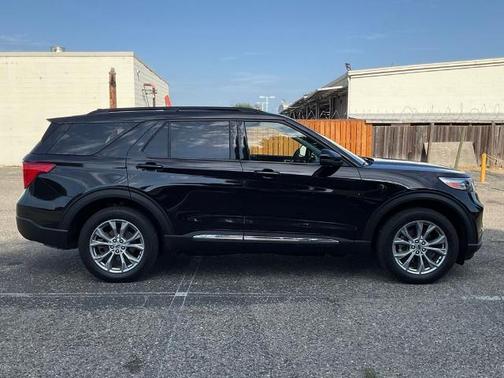 AGATE BLACK METALLIC 2024 Ford Explorer XLT